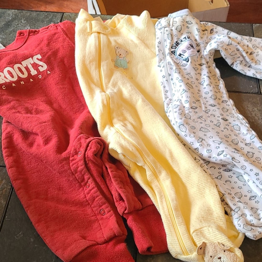 Boys red Roots heavy sweatshirt material size 6-9 months onsie